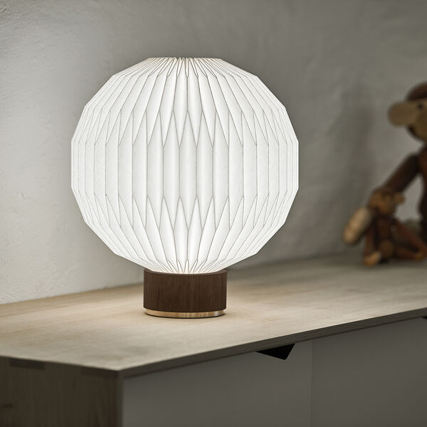 Le Klint 375 bordlampe med standardsk&aelig;rm, r&oslash;get eg, LE KLINT