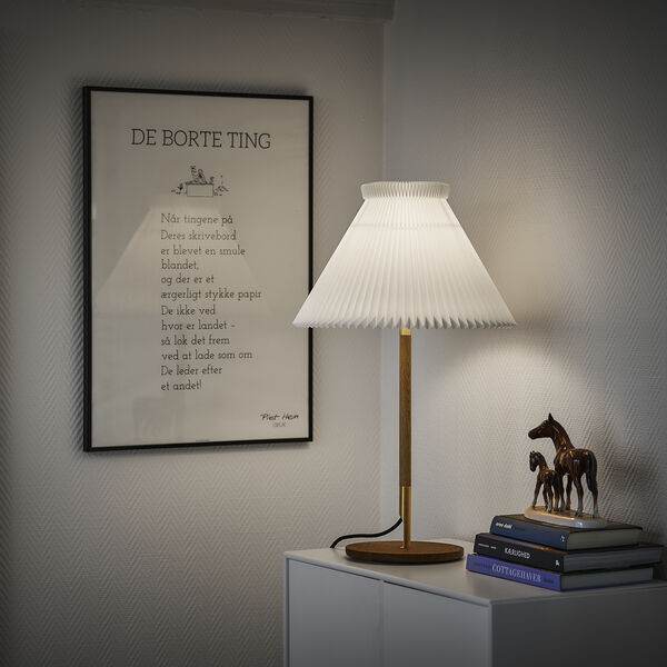 Le Klint 328 bordlampe med papirsk&aelig;rm, r&oslash;get eg, LE KLINT