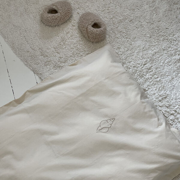 Baby senget&oslash;j, konkylie, We Are Bitte