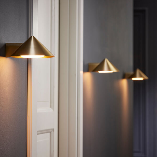 Grasp Wall Lamp, brass, FRANDSEN