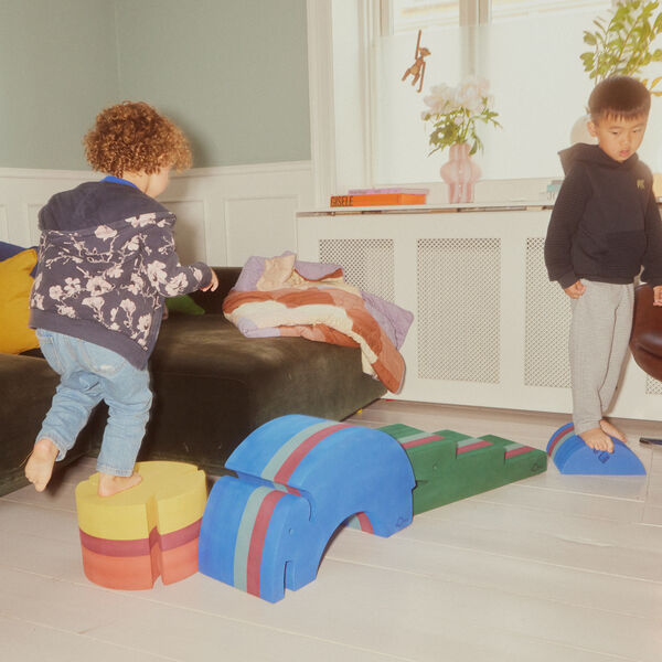 Fisk L, yellow gym, bObles