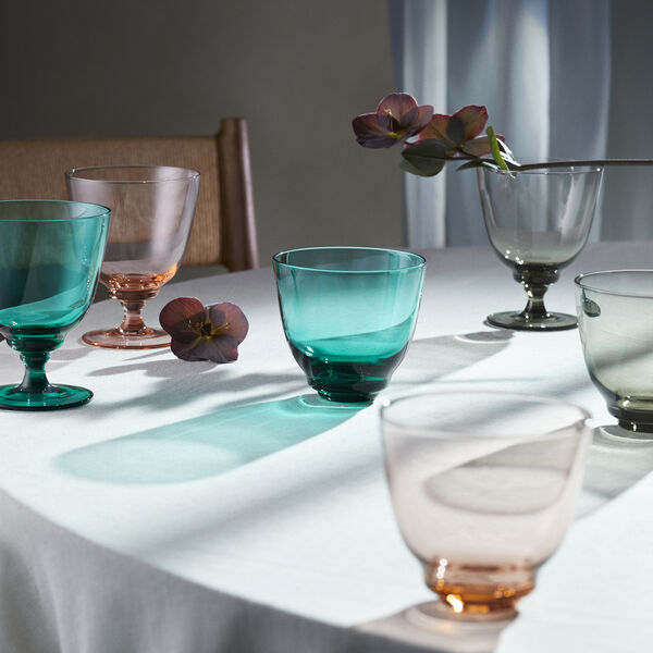 Flow glas p&aring; fod, emerald green, Holmegaard