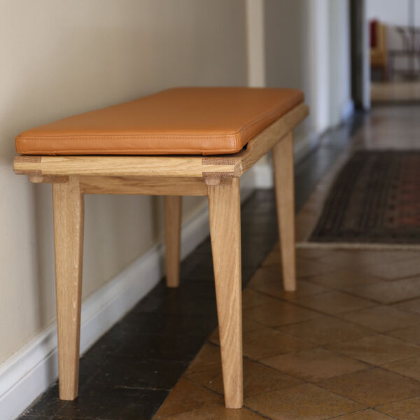 KA60 bænk, olieret eg/cognac, Kath & Andersen