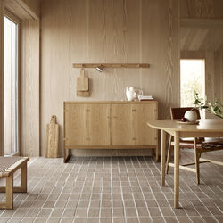 BM0057 skænk, olieret eg, Carl Hansen & Søn