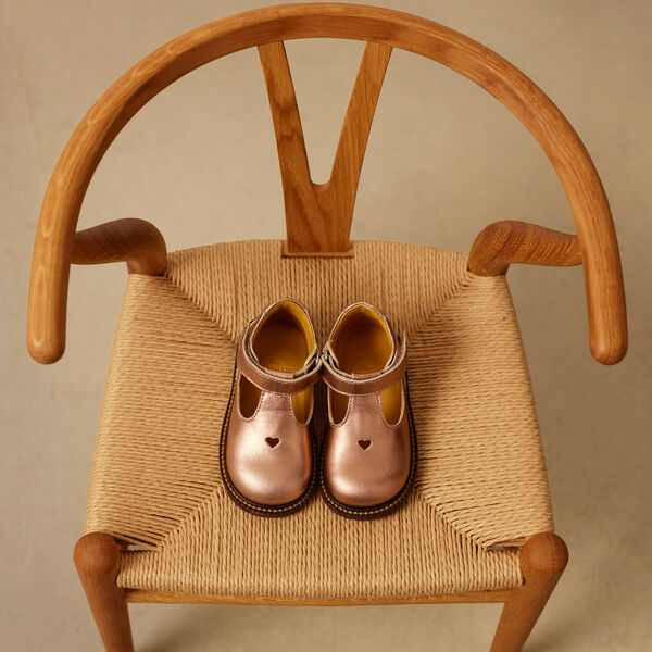 Klassisk tullesko med hjertemotiv, bronze metallic Klassisk tullesko med hjertemotiv, bronze metallic, ANGULUS