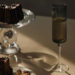 Ripple Champagne Flutes 2 stk., smoked grey, Ferm Living