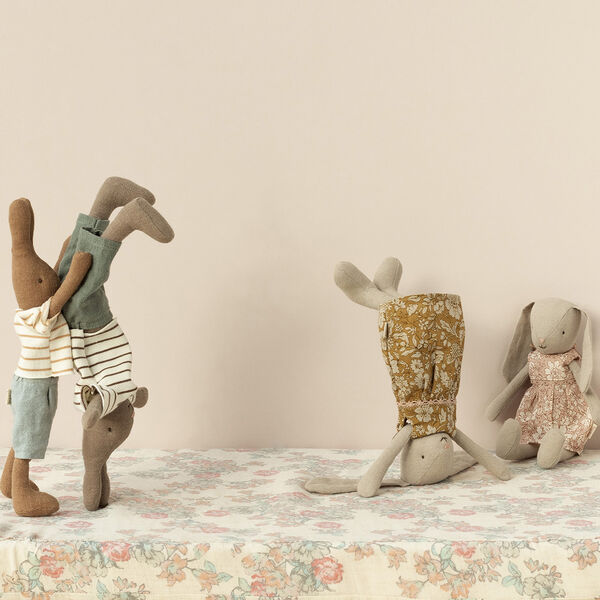 Hare str. 1 med t-shirt og shorts, chokoladebrun, Maileg