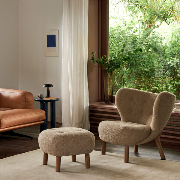 Little Petra VB1 loungestol & fodskammel ATD1, Karakorum 003/olieret eg, &Tradition