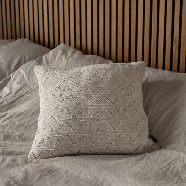 Strikket Pude Mauntain, beige melange Strikket Pude Mauntain, beige melange, By LOHN