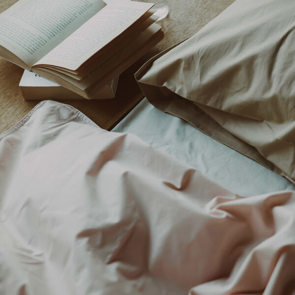 Senget&oslash;j, pink tint, Studio Feder