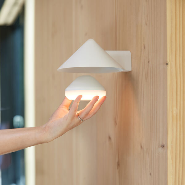 Grasp Wall Lamp, matt white, FRANDSEN