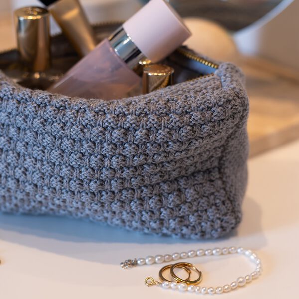 Strikket Clutch Petra, med grey melange Strikket Clutch Petra, med grey melange, By LOHN