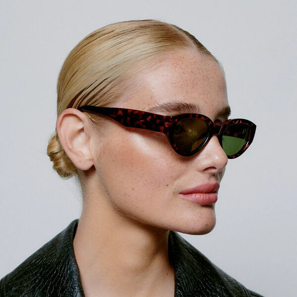 Winnie Solbriller, demi tortoise, A. KJÆRBEDE