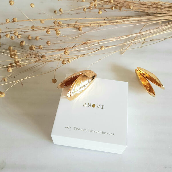 Muslingeskal Bestiksæt, forgyldt tin, Anovi