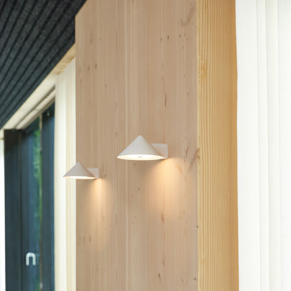 Grasp Wall Lamp, matt white, FRANDSEN
