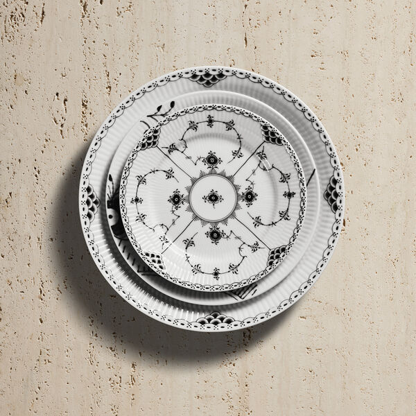 Sort Musselmalet Halvblonde tallerken &Oslash; 19 cm, Royal Copenhagen