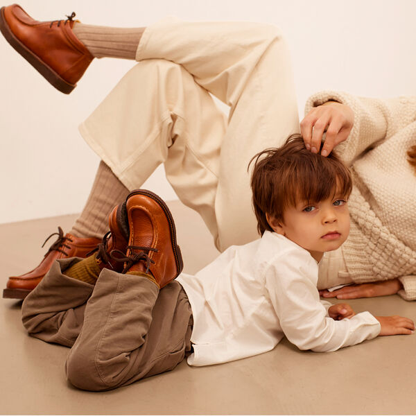 Snøresko med kontraststikninger, cognac Snøresko med kontraststikninger, cognac, ANGULUS