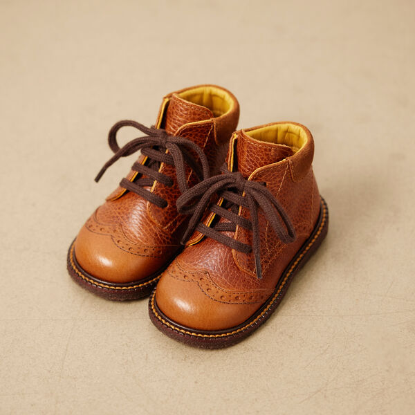 Klassisk sn&oslash;resko med brogue detaljer, cognac, ANGULUS