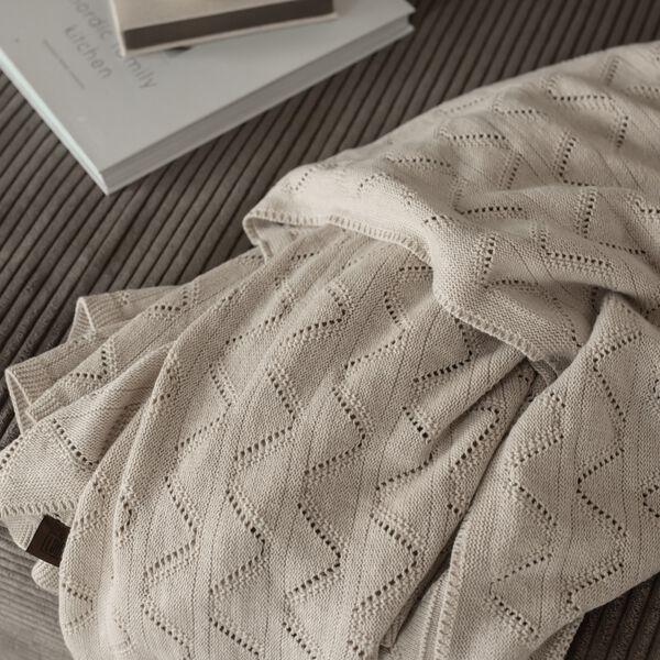 Strikket Plaid Mauntain, beige melange Strikket Plaid Mauntain, beige melange, By LOHN