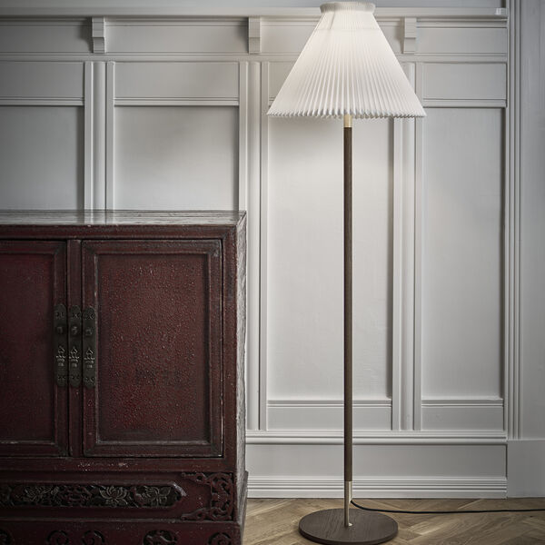 Le Klint 328 gulvlampe med papirsk&aelig;rm, r&oslash;get eg, LE KLINT