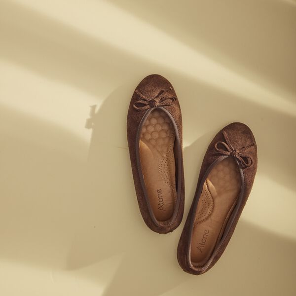 Alaiya Suede Ballerina, chocolate brown, Atone
