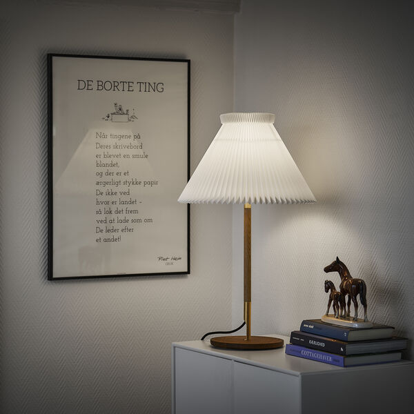 Le Klint 328 bordlampe med standardsk&aelig;rm, r&oslash;get eg, LE KLINT