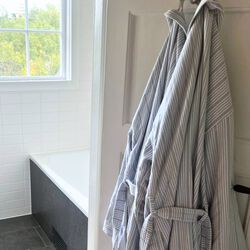 Badek&aring;be, st&oslash;vet bl&aring; striber, Home by Ilse Jacobsen