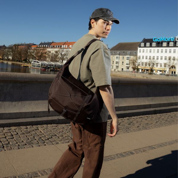JUNO skuldertaske, downtown mocha, Kintobe