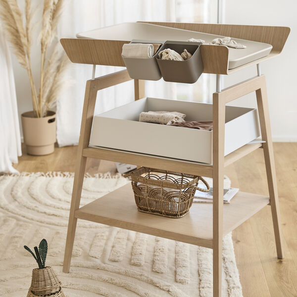 Leander Linea&trade; puslebord med skumhynde, oak, Leander