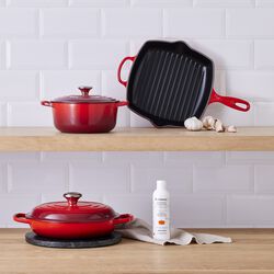 Signature st&oslash;bejern kvadratisk grillpande 26 cm, cerise, Le Creuset