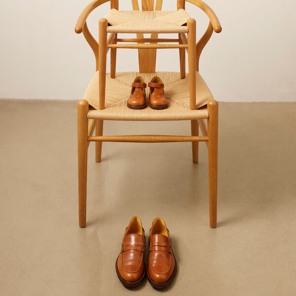 Klassisk tullesko med hjertemotiv, cognac Klassisk tullesko med hjertemotiv, cognac, ANGULUS