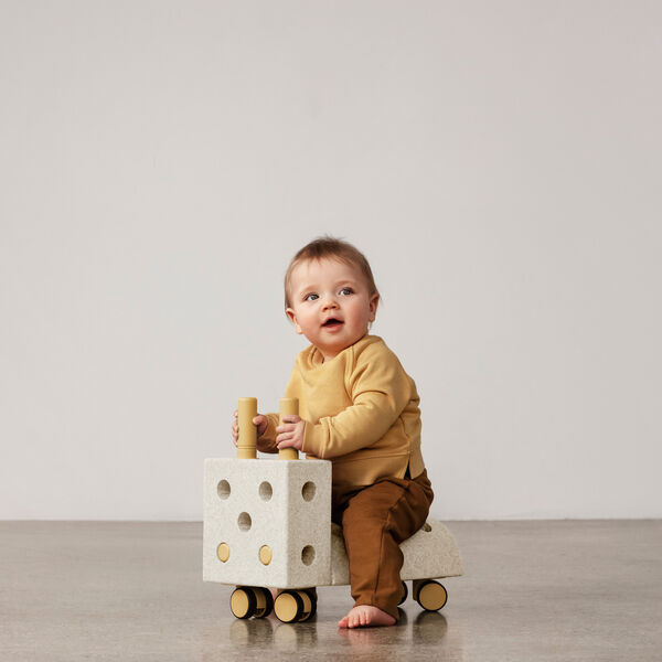 Lille g&aring;bil, sand grey/honey yellow, MODU